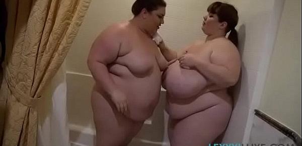 All Natural BBW Lexxxi Luxe Showers With Big Belly Babe Bella Bendz